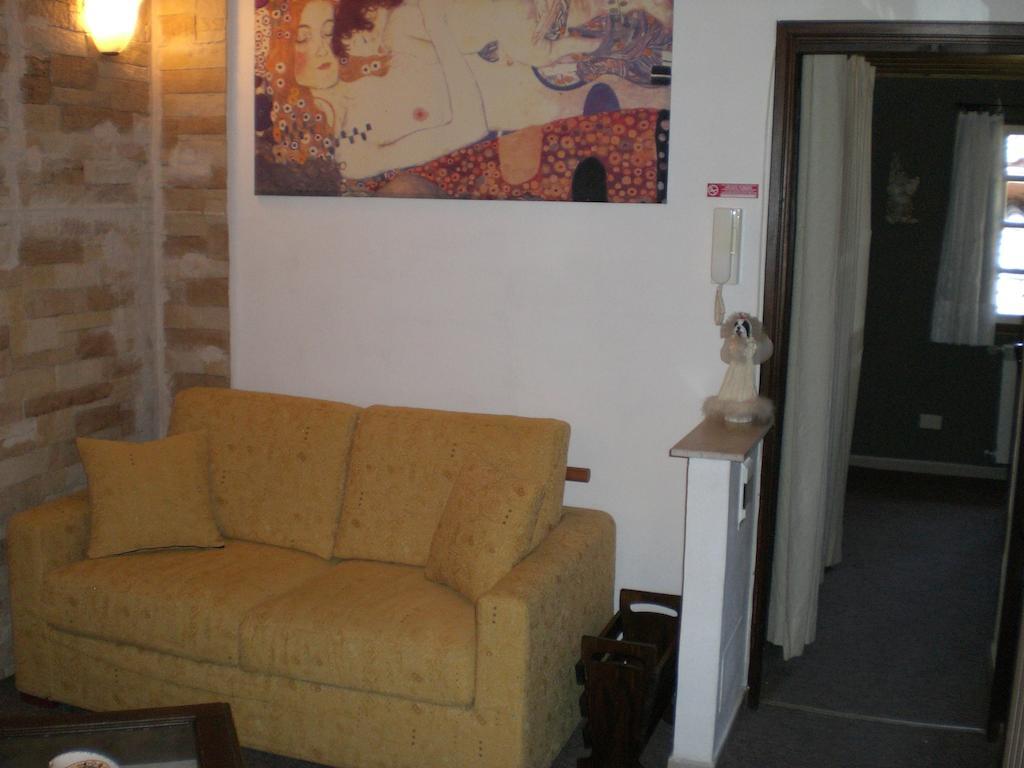 Villa Di Christian E Michelle Рим Номер фото